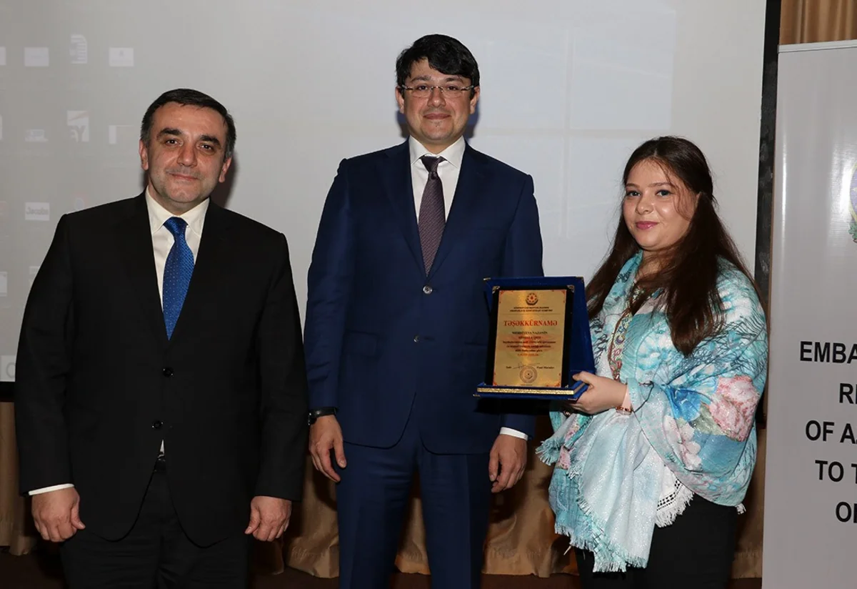 Fuad Muradov Dohada azərbaycanlılarla görüşüb