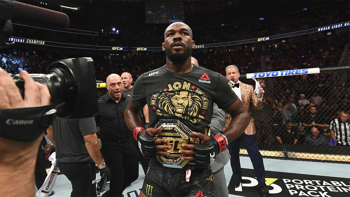 UFC-nin ən yaxşı döyüşçüsü həbs edilib