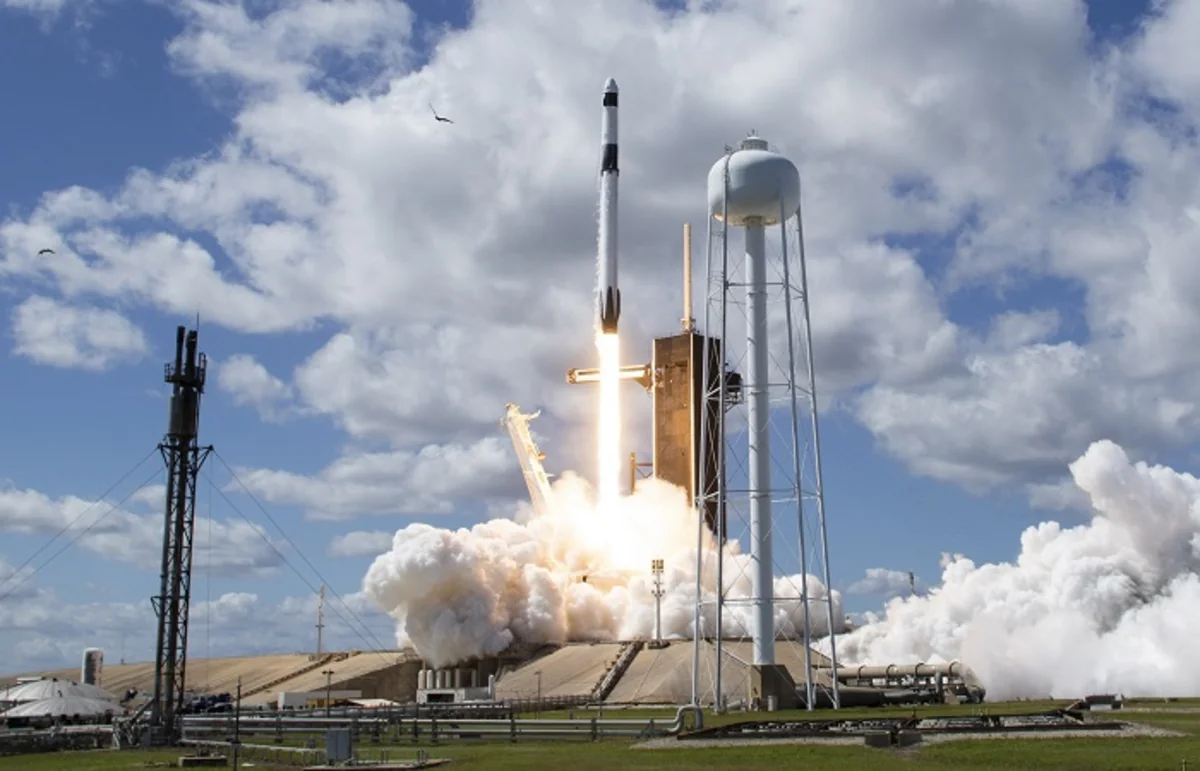 Ракета SpaceX стартовала на орбиту с двумя спутниками связи компании Intelsat