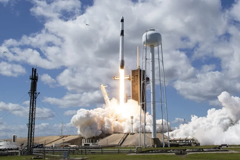 Ракета SpaceX стартовала на орбиту с двумя спутниками связи компании Intelsat