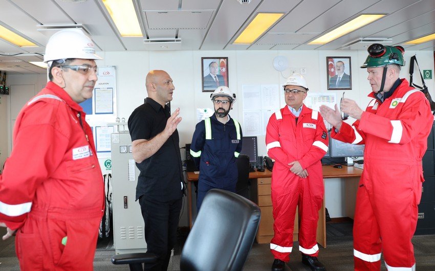 SOCAR, ARDNF və BP-nin nümayəndə heyəti Heydər Əliyev adına yarımdalma qazma qurğusu ilə tanış olub