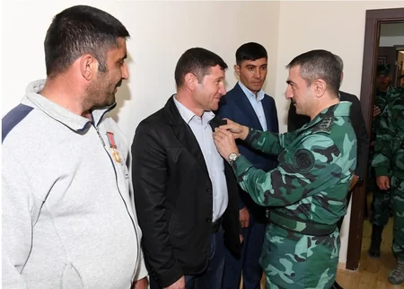 Elchin Guliyev checks combat activity of checkpoints on the border with Armenia
