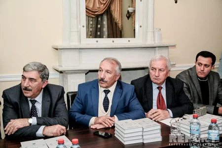 Qənbər Şəmşiroğlunun çoxcildlik kitabının təqdimat mərasimi keçirilib
