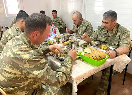 Müdafiə naziri Kəlbəcər və Laçındakı hərbi hissələrdə olub