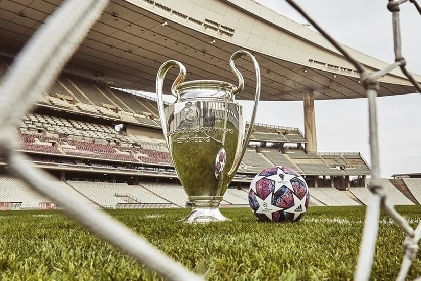 UEFA İstanbuldakı ÇL finalının topunu təqdim etdi - FOTO