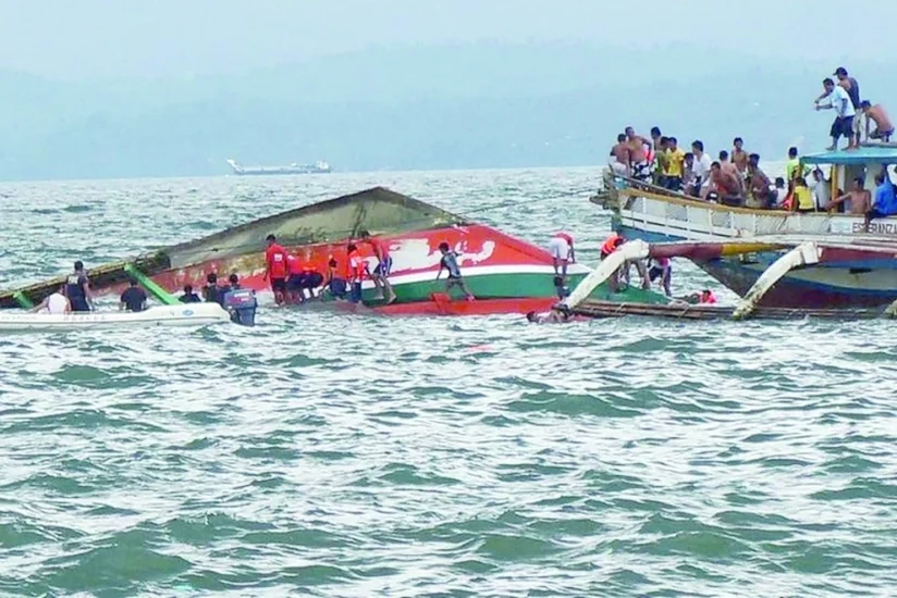 В Индии на реке перевернулось судно с 30 пассажирами