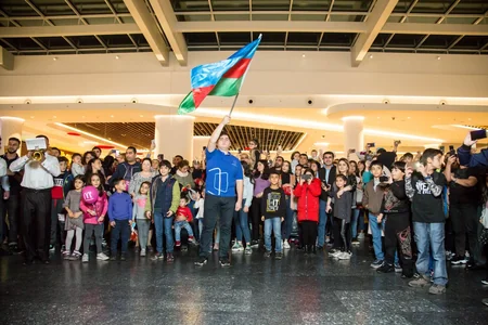 “CinemaPlus” Dövlət Bayrağı Günü münasibətilə parad təşkil edib - VİDEO