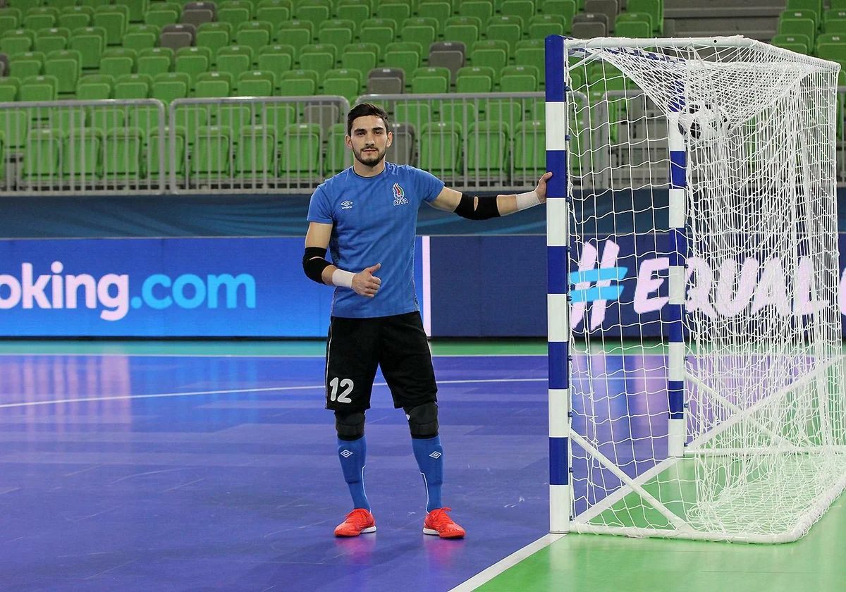 Rövşən Hüseynli övladı dünyaya gəldiyi üçün yığma ilə Qazaxıstana gedə bilməyib