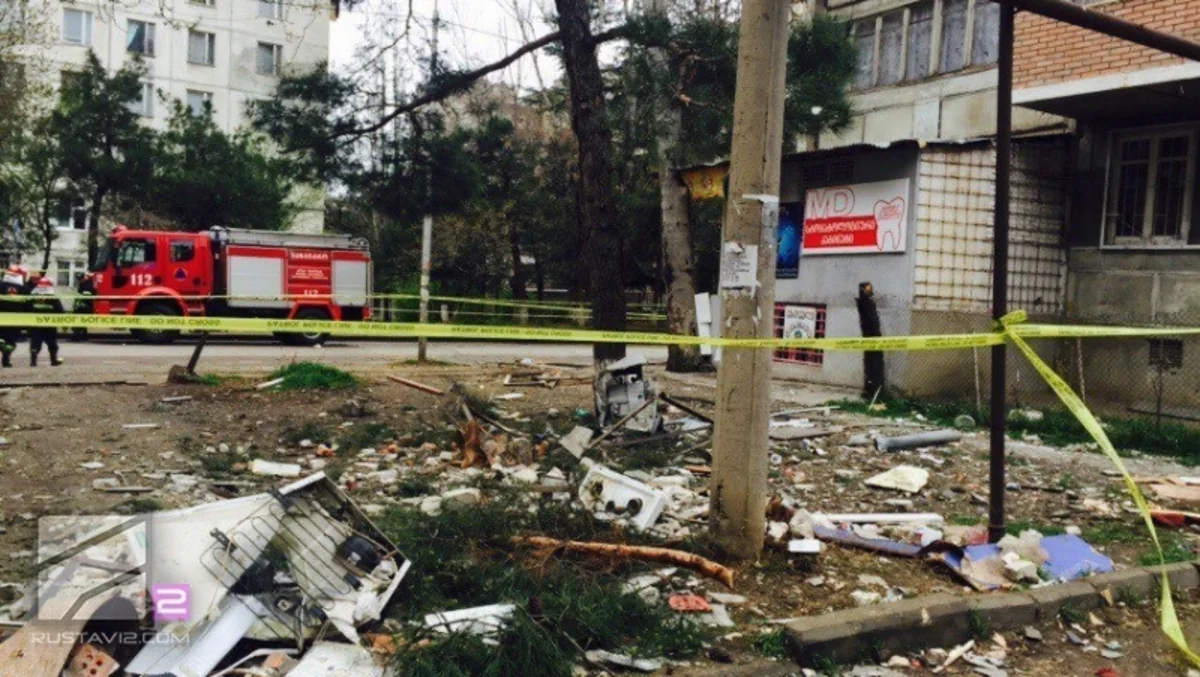 В Тбилиси в результате взрыва в жилом доме погибла женщина, ранены три человека