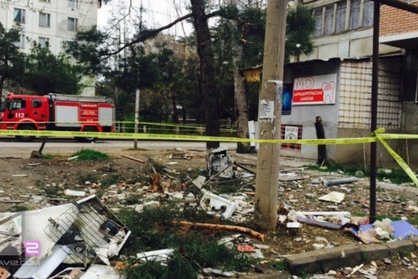 В Тбилиси в результате взрыва в жилом доме погибла женщина, ранены три человека