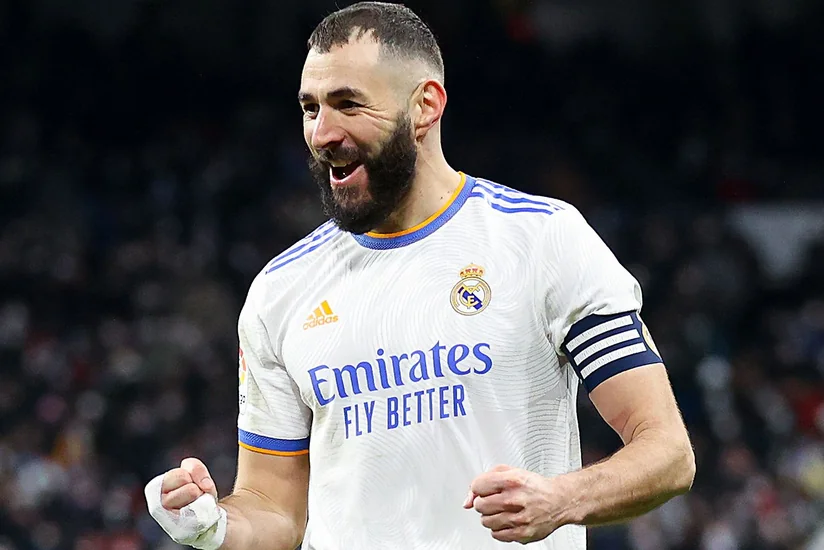 Benzema əfsanəvi futbolçuların göstəricilərini təkrarlayıb