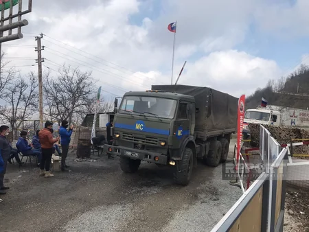 38 vehicles of Russian peacekeepers move freely on Khankandi-Lachin road