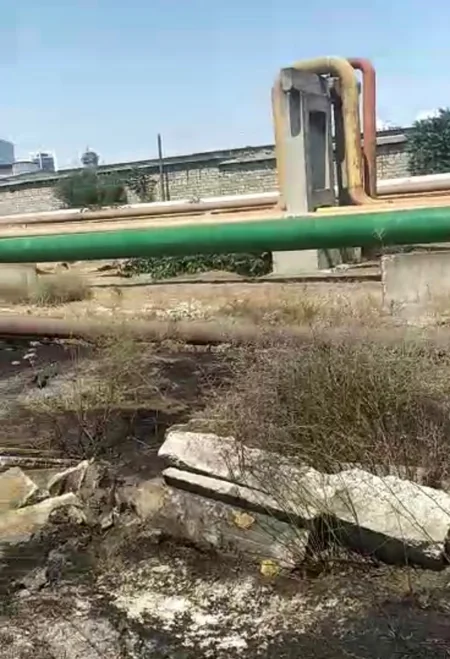 Bakıda neft kəmərlərinin ətrafındakı quru ot və kol-kos yanıb
