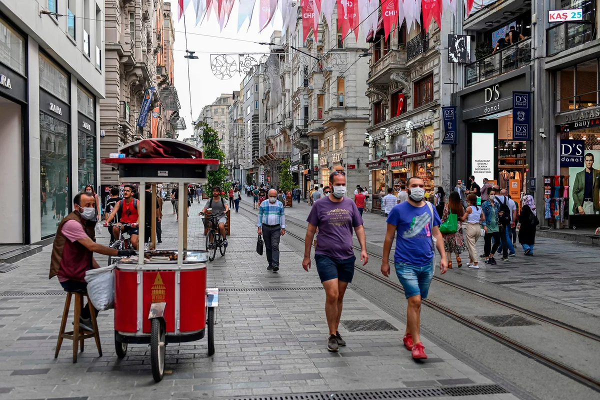 Türkiyədə vaksin sənədi olmayan işçilər həftədə bir dəfə test verməli olacaqlar