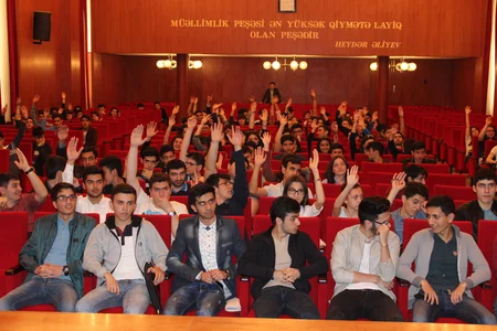 ​“Bakcell” əməkdaşları tələbələrlə görüşüb