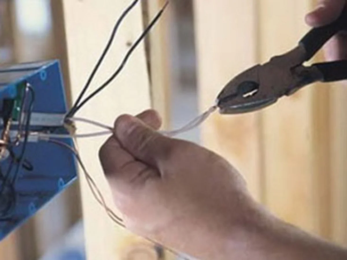 Azərbaycanda iki nəfər elektrik cərəyanı vurması nəticəsində ölüb