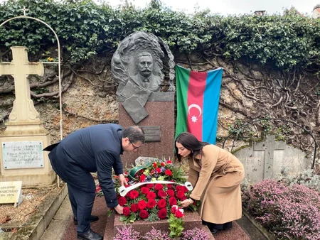 Leyla Abdullayeva 20 Yanvar günündə Parisdə Topçubaşovun məzarını ziyarət edib
