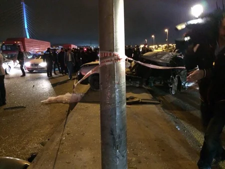 Bakıda avtomobil idarəetməni itirib, 3 ölü, 1 yaralı - FOTO