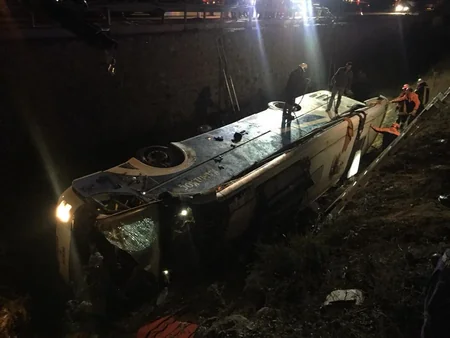 Türkiyədə avtobus aşıb, 8 nəfər ölüb, 28 nəfər yaralanıb