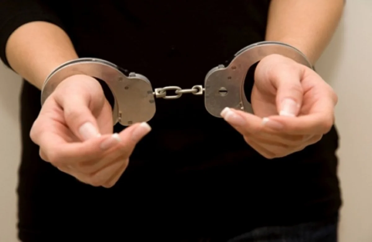 Kafedən 200 manat oğurlayan qadın tutulub