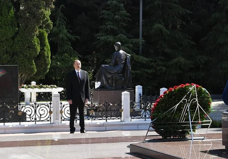 Azərbaycan Prezidenti Ümummilli Lider Heydər Əliyevin məzarını ziyarət edib