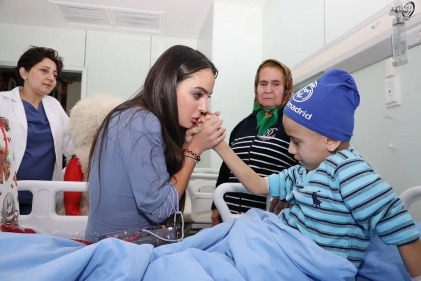 Leyla Əliyeva Milli Onkologiya Mərkəzinin Uşaq Klinikasında müalicə alan uşaqları ziyarət edib