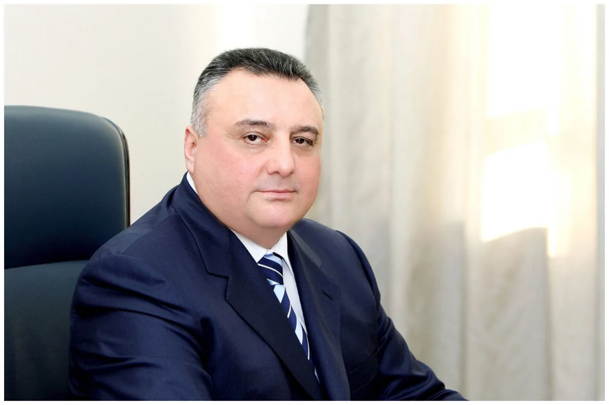 Baş Prokurorluq Eldar Mahmudovun əmisi oğlu ilə bağlı məhkəməyə müraciət edib