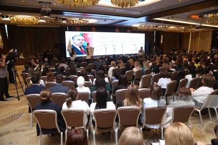 В Баку проходит сентябрьская конференция работников образования