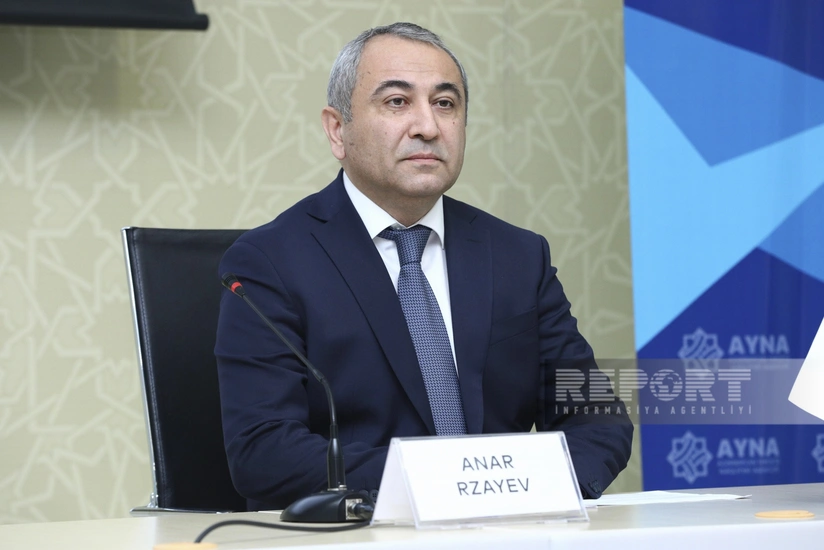 Anar Rzayev: Bakıda xətlərə əlavə 200 avtobus buraxılıb