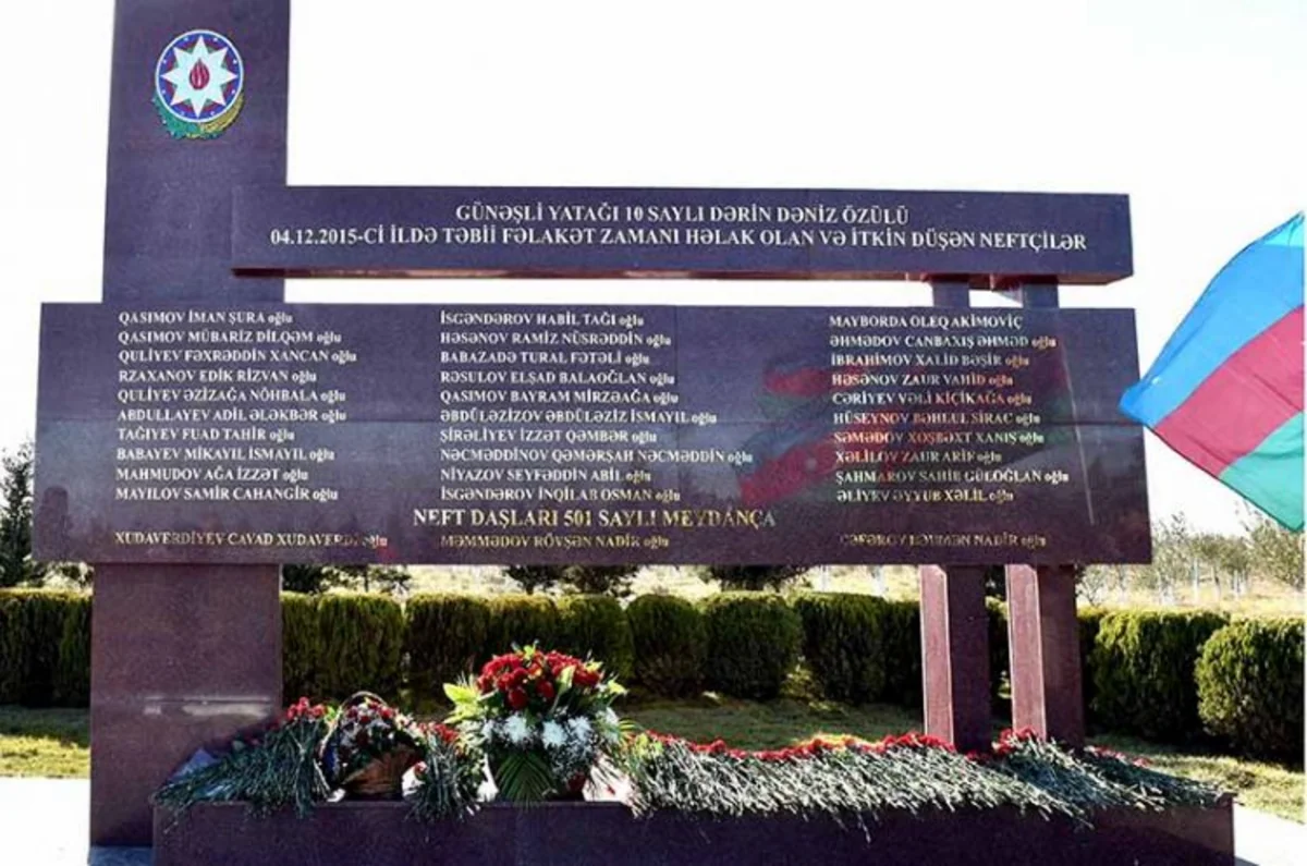Ötən il həlak olmuş neftçilərin xatirəsinə ucaldılmış abidənin açılış mərasimi olub - FOTO