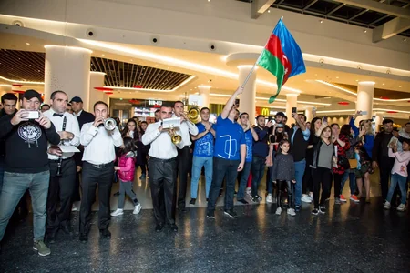 “CinemaPlus” Dövlət Bayrağı Günü münasibətilə parad təşkil edib - VİDEO