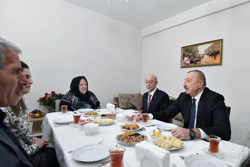 Prezident Şamaxıda zəlzələdən ziyan çəkmiş ailələr üçün inşa edilmiş binada yaradılmış şəraitlə tanış olub - YENİLƏNİB