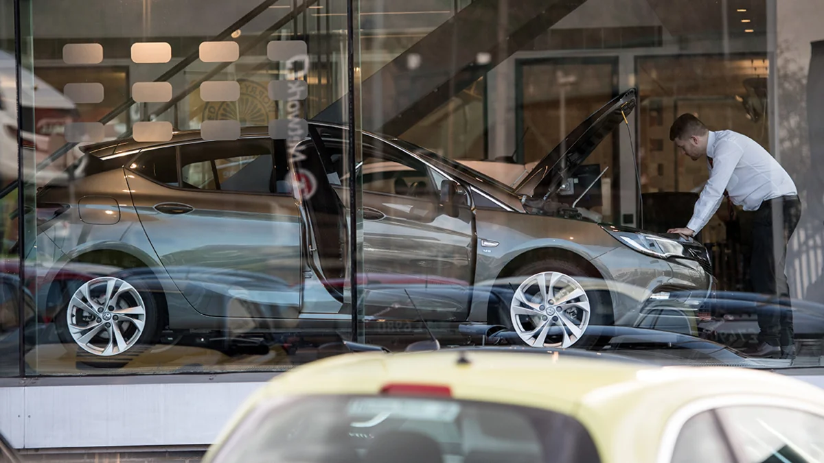 Avropada avtomobil satışı ilin əvvəlindən bəri 30%-dən çox azalıb