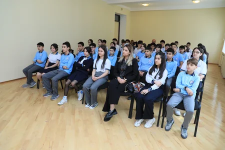 Məktəblərdə “Rəqəmli bacarıqların inkişaf etdirilməsi” layihəsi təqdim olunub
