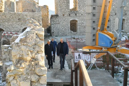 Prezident Şuşada Aşağı Gövhər Ağa məscidində aparılan bərpa işləri ilə tanış olub - YENİLƏNİB