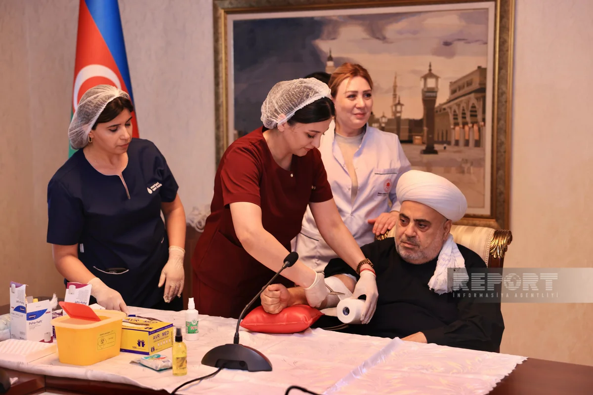 Шейх уль-Ислам Пашазаде сдал кровь в рамках акции ко дню Ашура