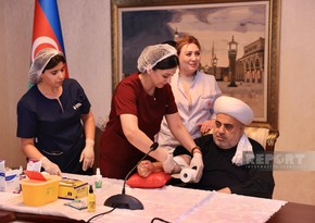 Allahşükür Paşazadə Aşura günü ilə bağlı qan verib - YENİLƏNİB