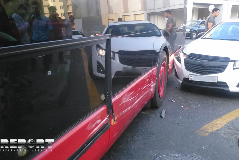 Автобус BakuBus совершил ДТП