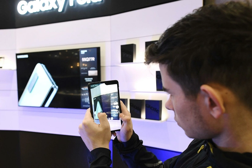 Ученые создали материал для смартфонов, который умеет регенерироваться