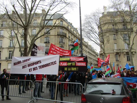Parisdə ermənilər azərbaycanlılara hücum edib, yaralananlar var