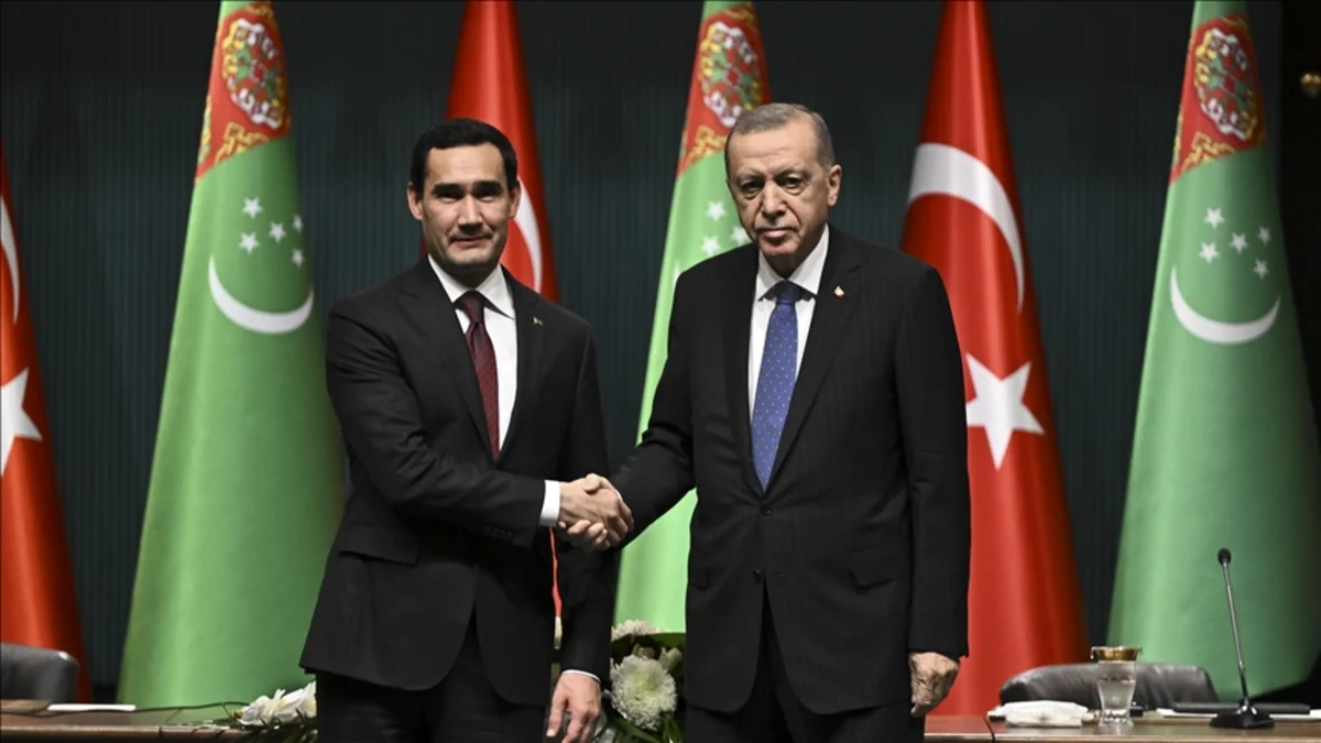 Berdiməhəmmədov Ərdoğana “Türkmənistanın fəxri ağsaqqalı” adını verib
