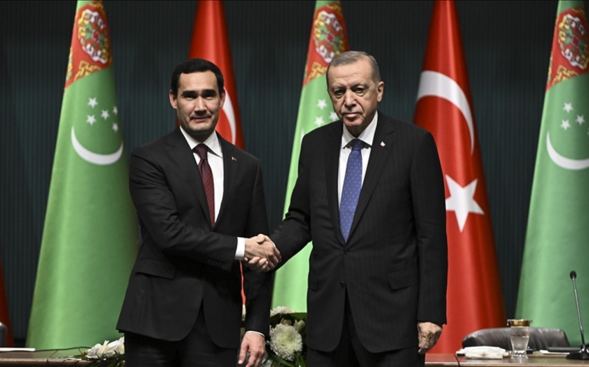 Berdiməhəmmədov Ərdoğana “Türkmənistanın fəxri ağsaqqalı” adını verib