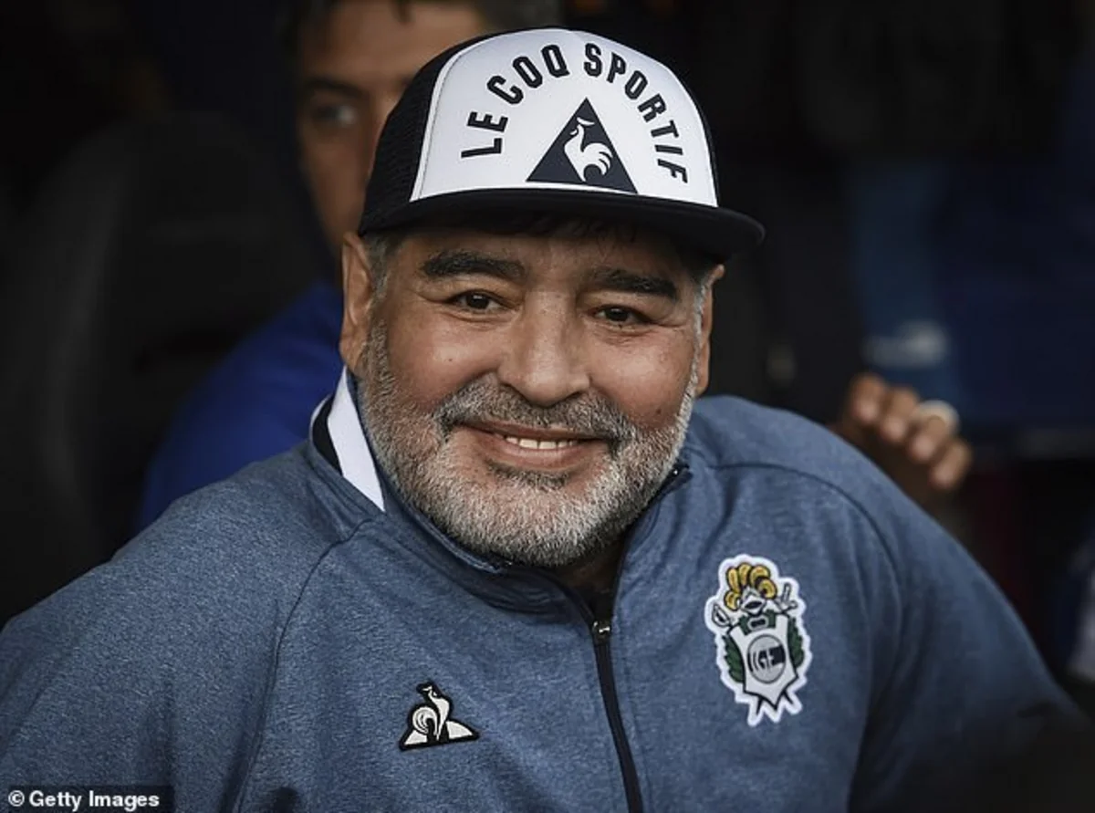 Maradona yadplanetlilər tərəfindən oğurlandığını iddia edib
