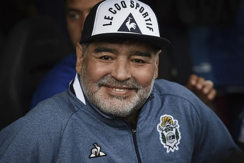 Maradona yadplanetlilər tərəfindən oğurlandığını iddia edib