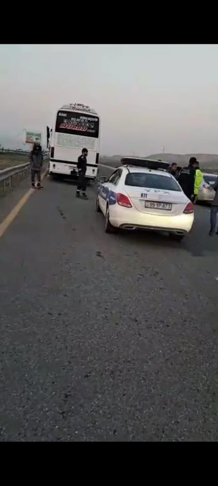 Bakı-Qazax yolunda sərnişin avtobusu yük maşını ilə toqquşub, xəsarət alanlar var