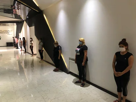 Bakıda karantini pozan kafe icarədarı və 8 nəfər saxlanıldı