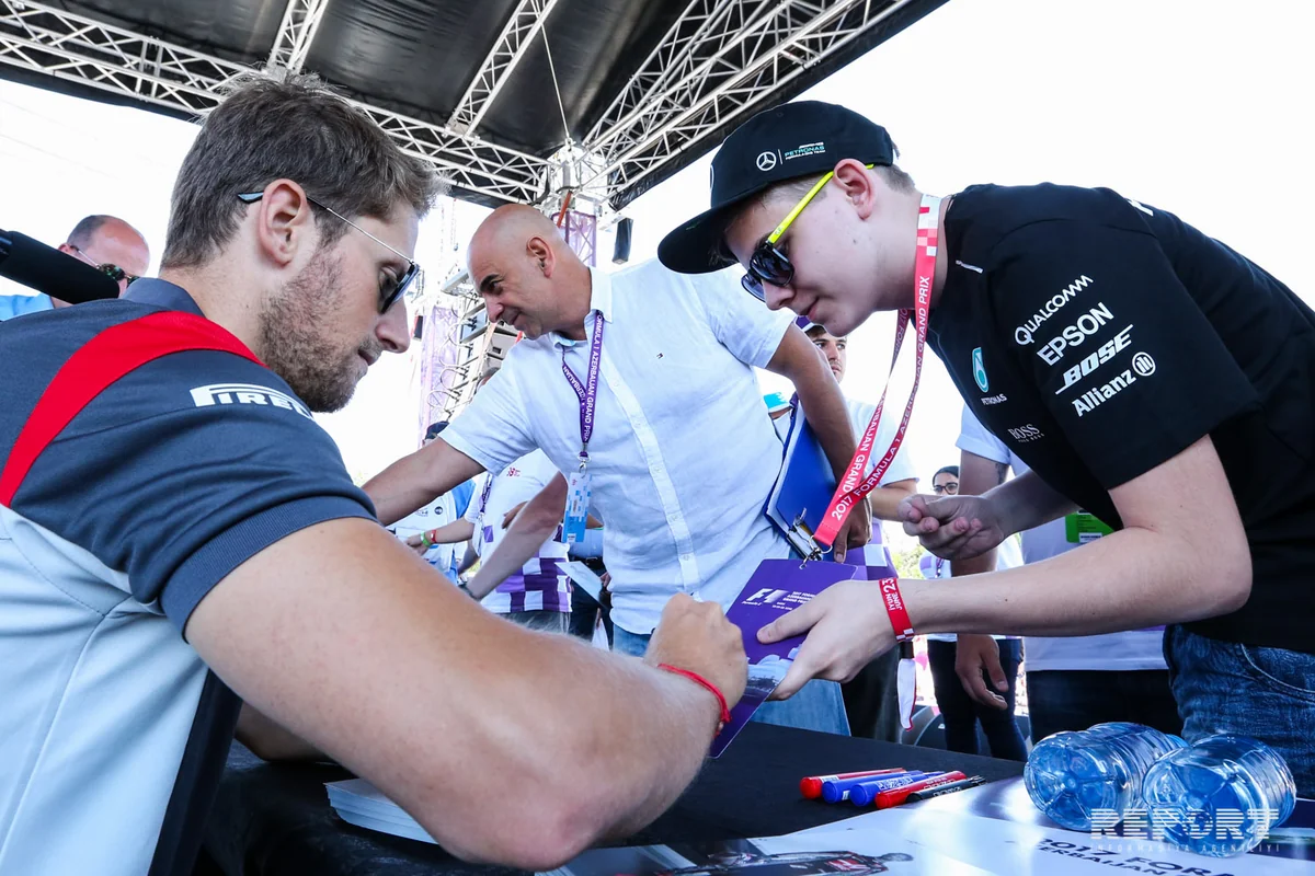 Formula 1: Bakı bulvarında pilotların iştirakı ilə növbəti avoqraf sessiyası baş tutacaq