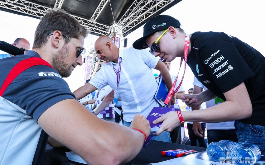 Formula 1: Baku Boulevard hosts next autograph session with participation of pilots
