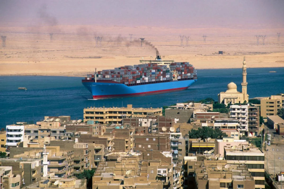 Süveyş kanalında hərəkət dayandırılıb