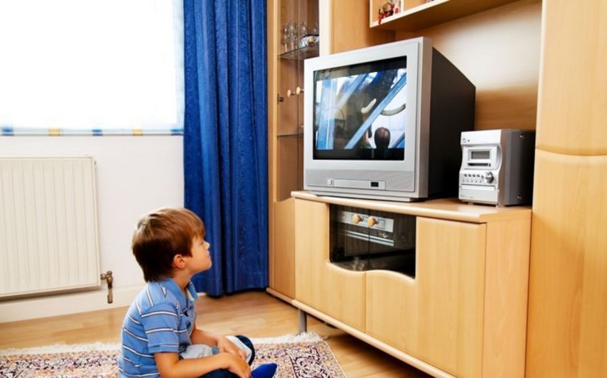 Bərdədə 7 yaşlı uşağın üzərinə televizor düşüb